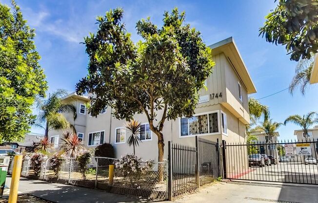 1744 27 AVE