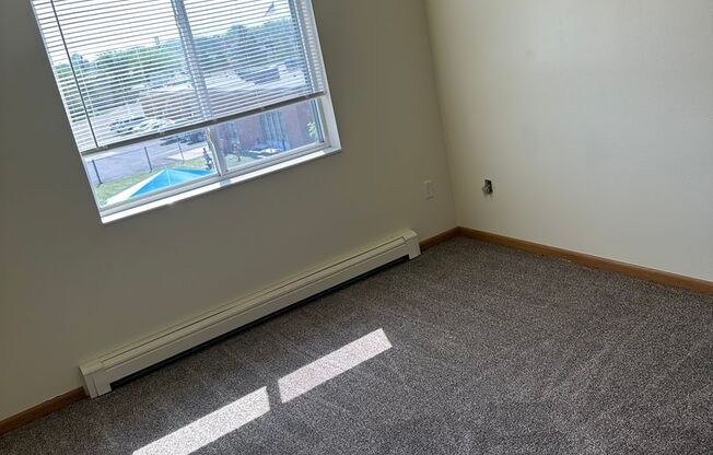 2 beds, 1 bath, 1,000 sqft, $915, Unit 310