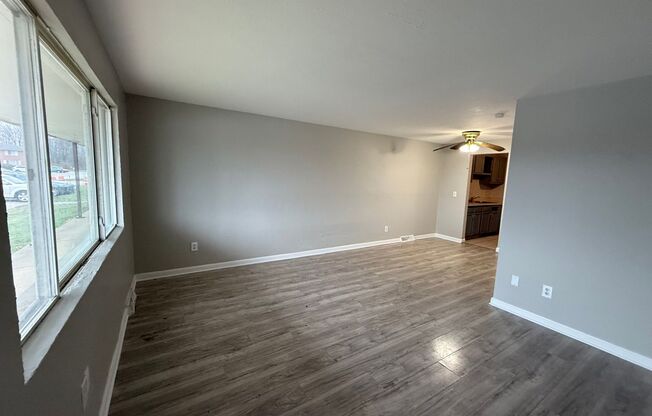 2 beds, 1.5 baths, $900, Unit APARTMENT 5F