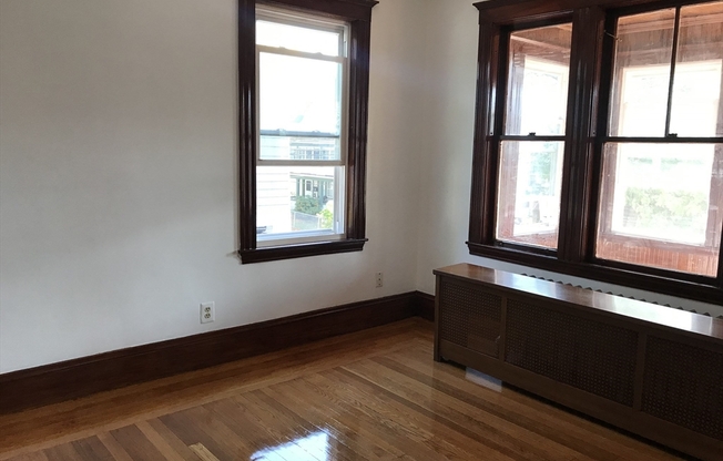 2 beds, 1 bath, 1,200 sqft, $2,600, Unit 2