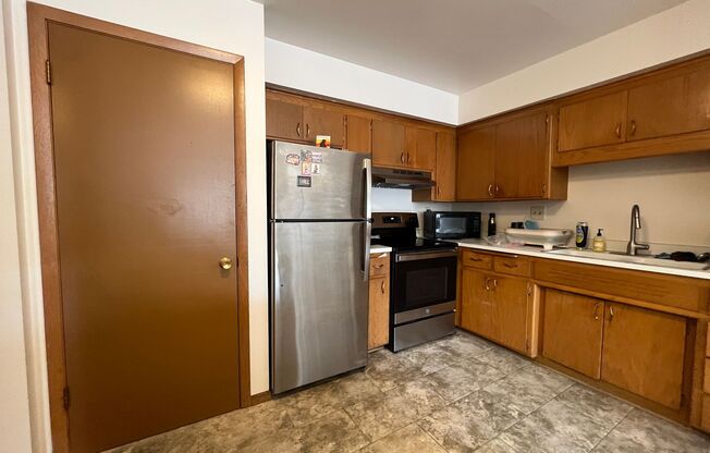 1 bed, 1 bath, $1,015, Unit 24