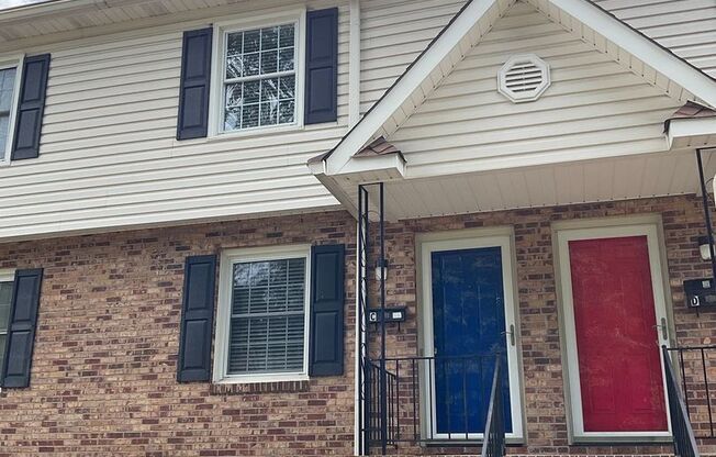 Spacious 2 Bedroom Apartment Available Now!