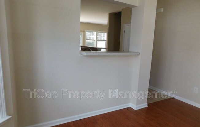 524 ELM AVE