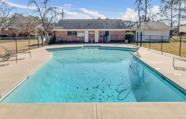 3 beds, 2.5 baths, 1,370 sqft, $1,015, Unit B-3