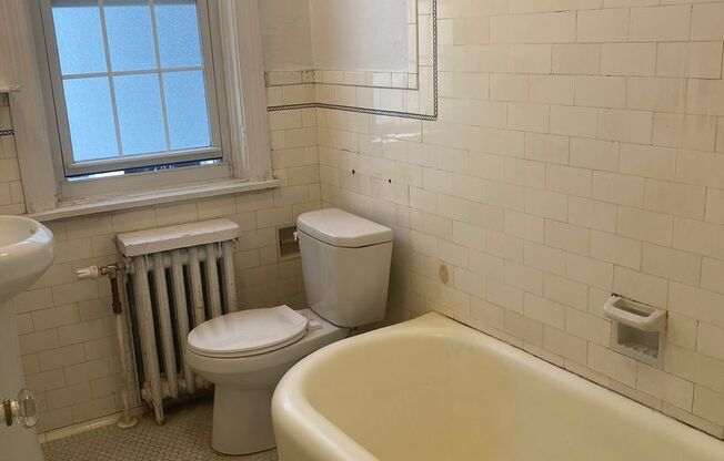 Studio, 1 bath, 308 sqft, $1,250, Unit Bayard Manor 307