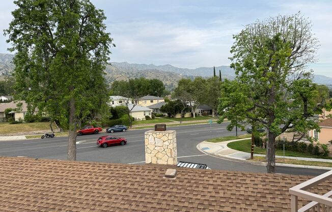 2601 N Glenoaks/2323 N Lamer