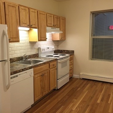3 beds, 1 bath, 850 sqft, $4,200, Unit 5(3B)