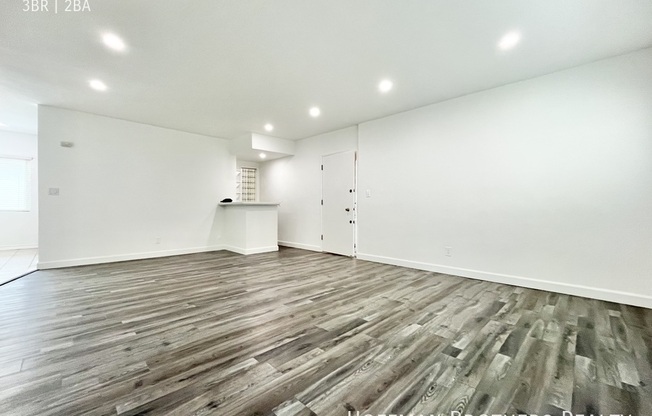 1028 S SHERBOURNE DR
