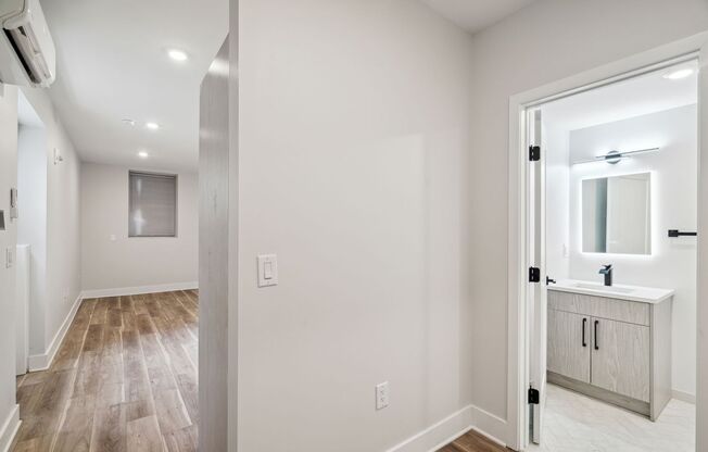 Studio, 1 bath, 431 sqft, $1,350, Unit 7