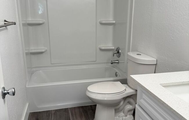 1 bed, 1 bath, 712 sqft, $1,099, Unit 06