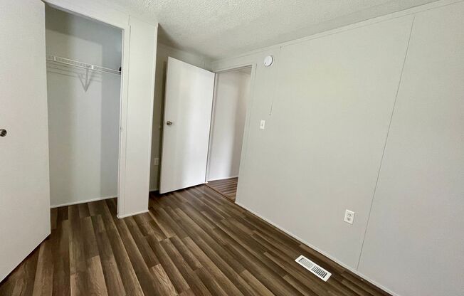 3 beds, 1 bath, $1,395, Unit 6334 Eugene Acres Lane