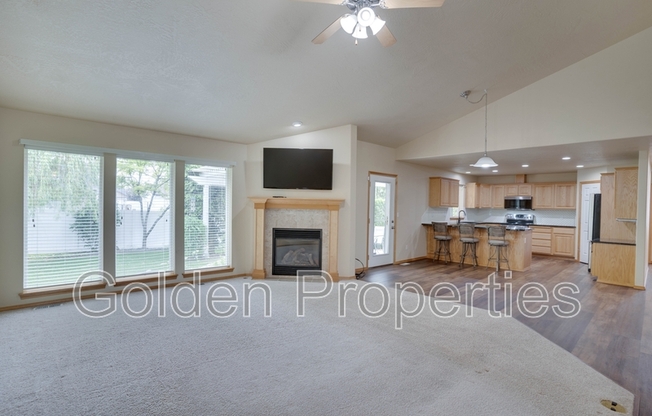 3045 W THORNDALE LOOP