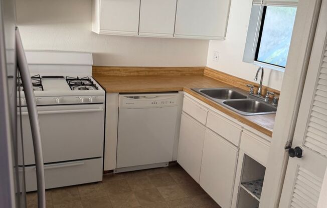 2 beds, 2 baths, 1,000 sqft, $2,695, Unit 107