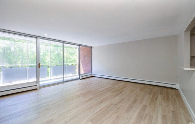 1 bed, 1 bath, 986 sqft, $2,400, Unit 2E