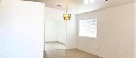 19005 N 11 DR