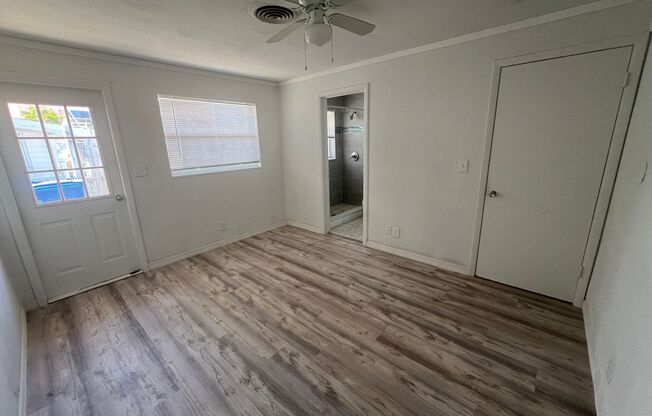 2 beds, 1 bath, $1,800, Unit East Unit