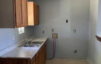 2 beds, 1 bath, $615