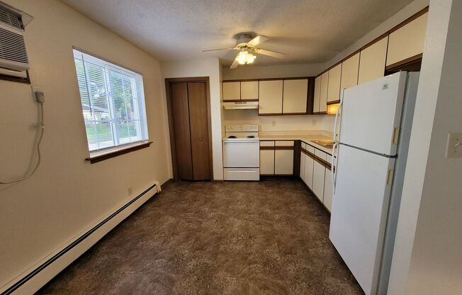 Great Marion Location. 2 bedroom 1 bath, heat and water paid