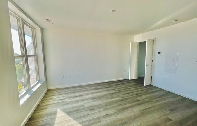 Studio, 1 bath, 450 sqft, $1,300, Unit 504