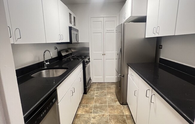 1 bed, 1 bath, 830 sqft, $3,100, Unit 10C