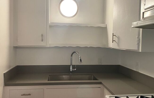 1 bed, 1 bath, $2,295, Unit H