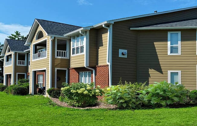 landscaping at Greenville, NC apartment 