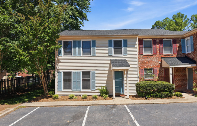 Beautiful Durham 3 Bed Townhome | Minutes from RTP & Southpoint