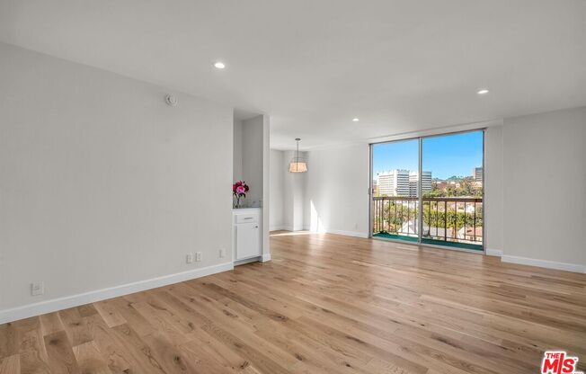 1 bed, 1.5 baths, 929 sqft, $4,100, Unit 909