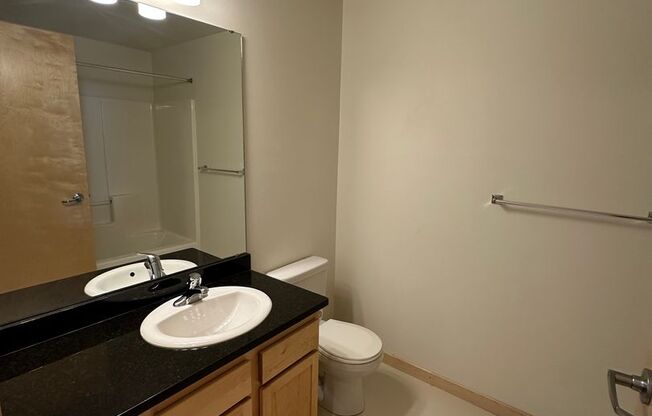 1 bed, 1 bath, 600 sqft, $950, Unit 213