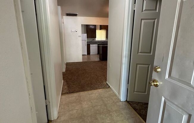 4 beds, 2 baths, $2,350, Unit 719