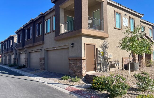 Stunning 3 Bedoom 2.5 Bath Townhome in Henderson!