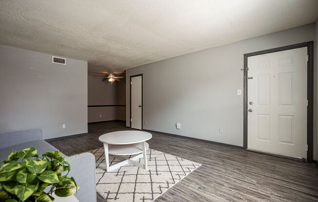 2 beds, 1.5 baths, 925 sqft, $925, Unit O4