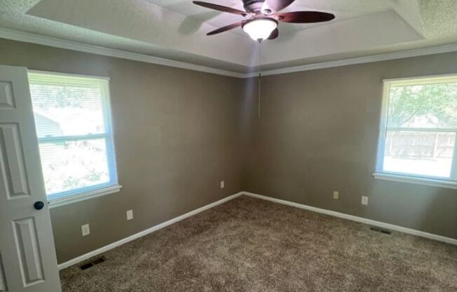 Charming Home with Finished Basement & 2-Car Garage – Lee’s Summit