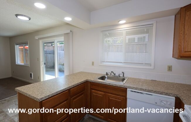 2 beds, 1 bath, $1,595