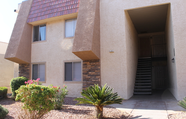 GUARD GATE COMMUNITY, 3 BEDROOM, 1.75 BATHROOM WITH COMMUNITY POOL, SPA & TENNIS COURT