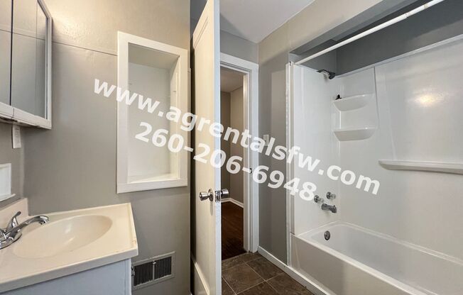 2 beds, 1 bath, 1,040 sqft, $950, Unit #1