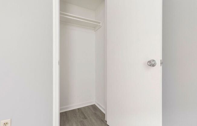 2 beds, 2 baths, $995, Unit 6