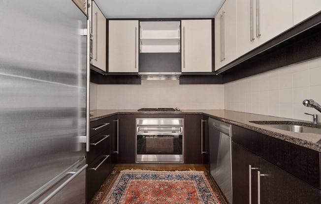1 bed, 1.5 baths, 1,061 sqft, $5,750, Unit 14E