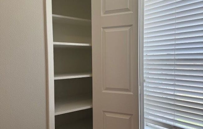 2 beds, 1.5 baths, 1,156 sqft, $1,250, Unit 15-1501