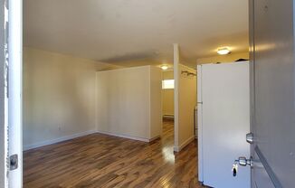 Studio, 1 bath, 385 sqft, $1,175, Unit #5233-2