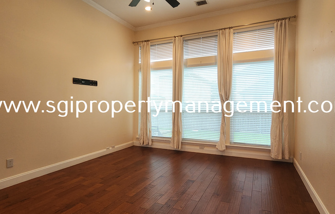 4021 CHRISTOPHER WAY