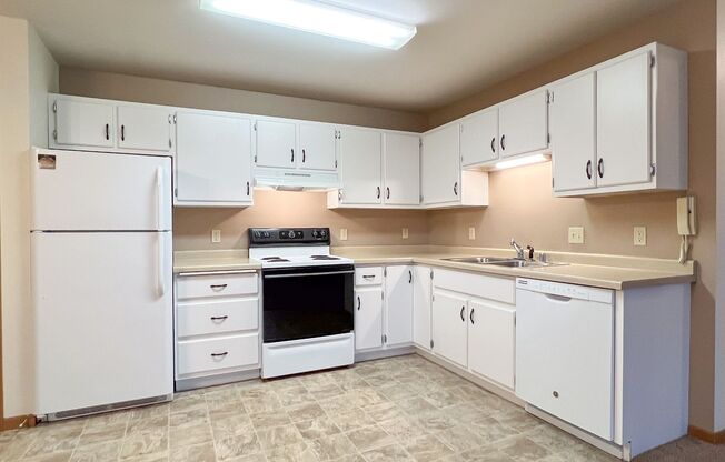 1 bed, 1 bath, 547 sqft, $875, Unit WE 1000 RL-13
