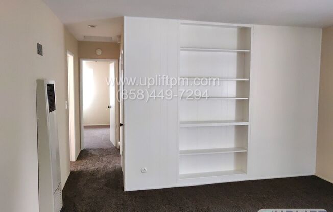 University Heights 1 bed upstairs end unit! $500 off first month's rent