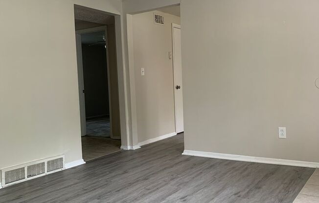 2 beds, 1 bath, 700 sqft, $880, Unit 9147