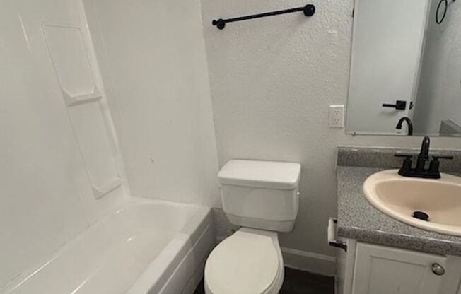 2 beds, 2 baths, 977 sqft, $1,545, Unit 14