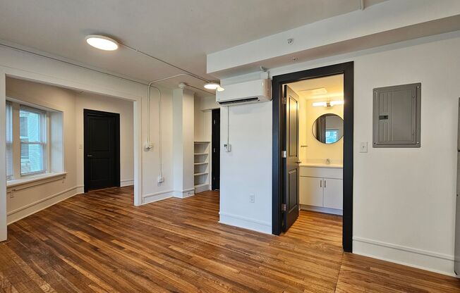 1 bed, 1 bath, 371 sqft, $795, Unit 216