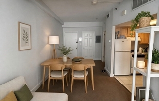2 beds, 1 bath, 865 sqft, $3,400, Unit 201