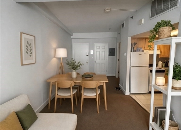 2 beds, 1 bath, 865 sqft, $3,300, Unit 201