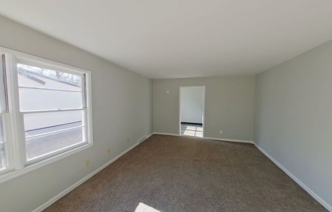 2 beds, 1 bath, $895