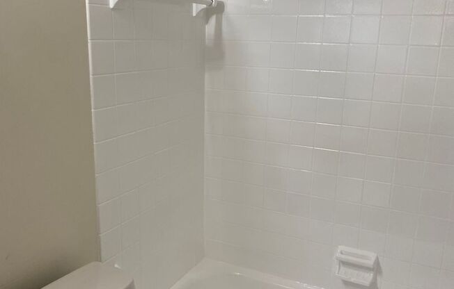 2 beds, 1 bath, 863 sqft, $1,900, Unit 5335 #3